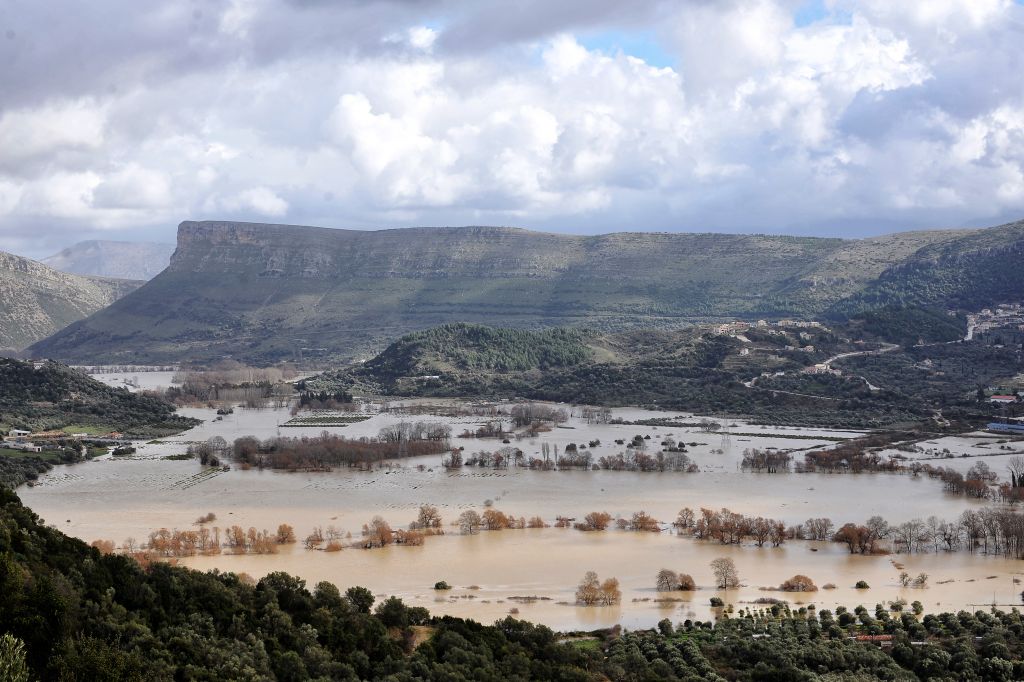 Μεγάλες οι καταστροφές από την κακοκαιρία – Τσίπρας: «Διασφαλίζουμε ότι δεν θα κινδυνέψει καμία ζωή»