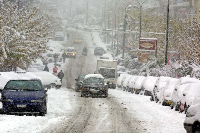 Προβλήματα σε λεωφορειακές γραμμές της Αττικής λόγω της χιονόπτωσης | tanea.gr