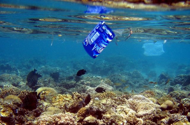 Οκτώ εκατ. τόννοι πλαστικά απόβλητα κάθε χρόνο στους ωκεανούς