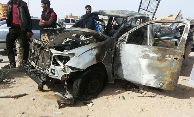 Λιβύη: Τουλάχιστον 30 νεκροί σε έκρηξη παγιδευμένου αυτοκινήτου