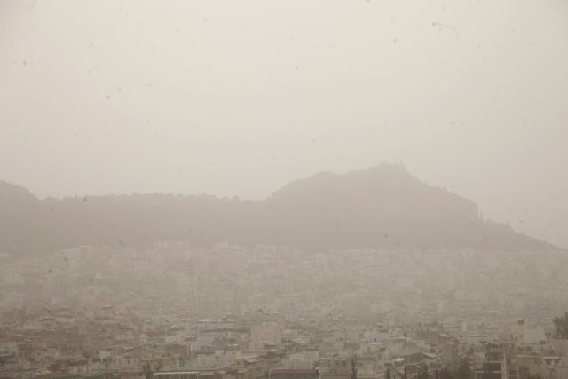 «Αόρατη» μέχρι τη Δευτέρα η Αθήνα από την αφρικανική σκόνη