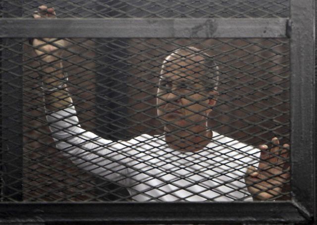 Αίγυπτος: Ελεύθερος ύστερα από 400 μέρες στη φυλακή ο αυστραλός δημοσιογράφος Πίτερ Γκρεστ