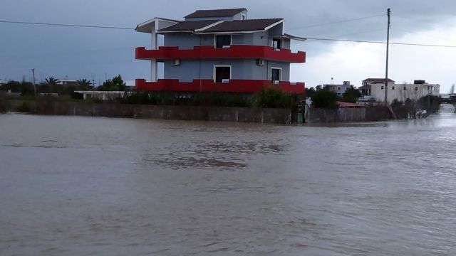 Ζημιές και εκτεταμένες πλημμύρες στη νότια Αλβανία
