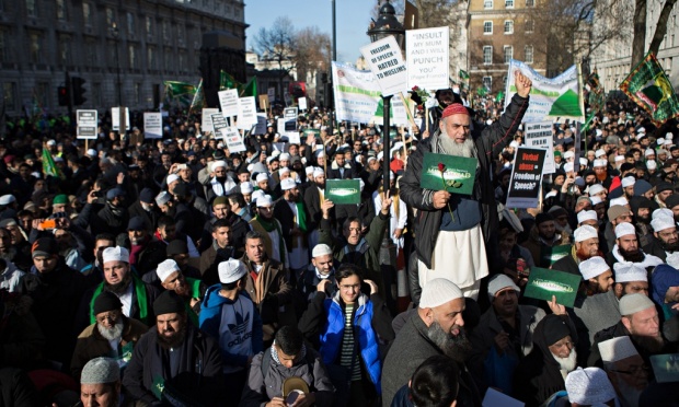 Λονδίνο: Διαδήλωση Μουσουλμάνων κατά της δημοσίευσης σκίτσων του Μωάμεθ