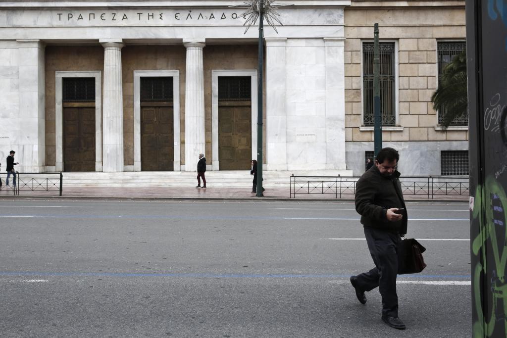 Reuters: €850 εκατ. επέστρεψαν στις ελληνικές τράπεζες μέσα σε 48 ώρες