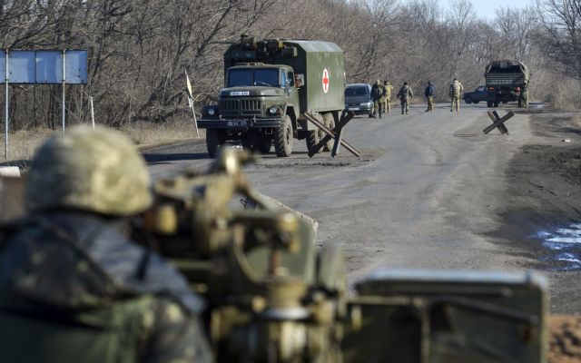 Ουκρανία: Συμφωνία απομάκρυνσης των βαρέων όπλων από τη γραμμή του μετώπου