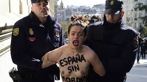 Ισπανία: Διαμαρτυρία των Femen μπροστά από τη Βουλή ενάντια στον «νόμο-φίμωτρο» για τις διαδηλώσεις