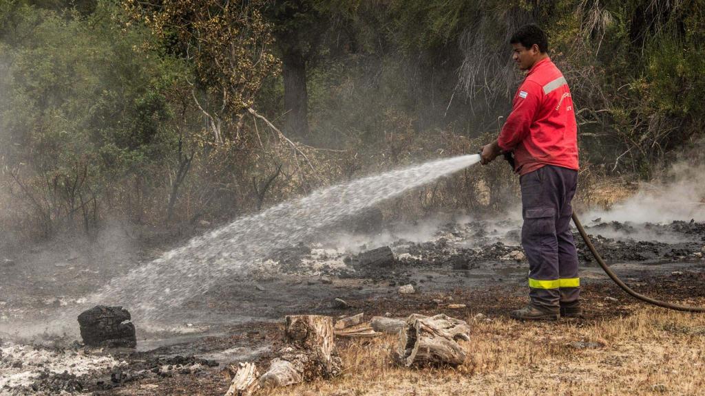 Τεράστια πυρκαγιά έχει ήδη καταστρέψει 170.000 στρέμματα βλάστησης στην Αργεντινή