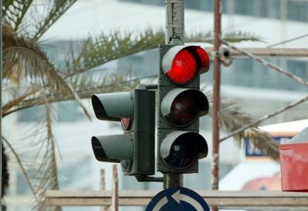 Η αναμονή στο κόκκινο φανάρι βλάπτει σοβαρά την υγεία
