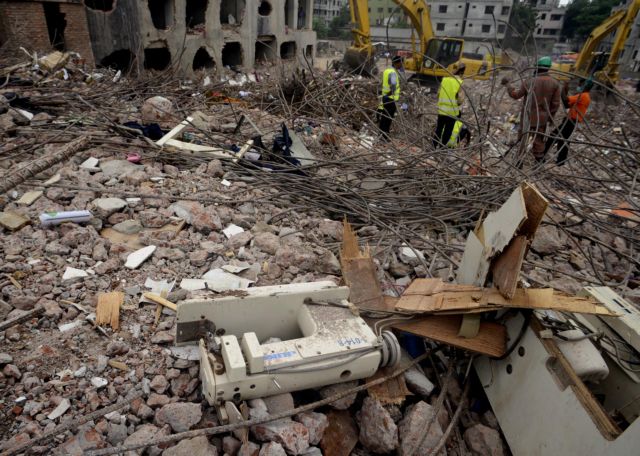 Μπανγκλαντές: Φόβοι για 100 παγιδευμένους στα ερείπια εργοστασίου που κατέρρευσε