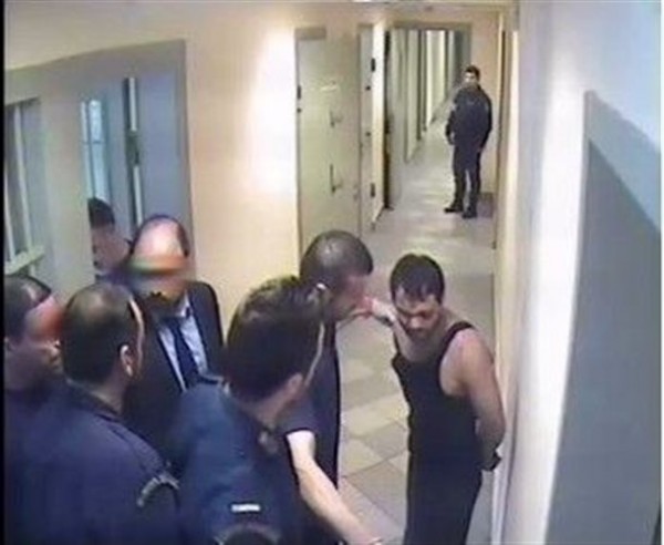 Αποφυλακίζονται οι σωφρονιστικοί υπάλληλοι που κατηγορούνται για τον θάνατο του Ιλι Καρέλι