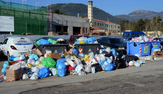 Τρίπολη: Στους δρόμους μαθητές και γονείς για το αδιέξοδο με τα σκουπίδια