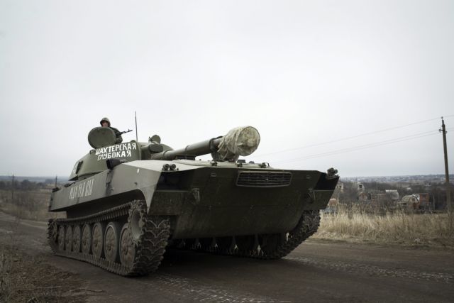 Ουκρανία: Οι φιλορώσοι ανακοίνωσαν ότι απέσυραν τα βαρέα όπλα