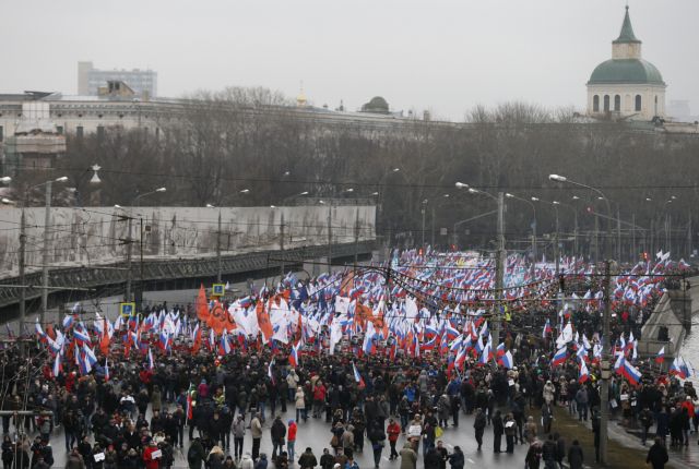 Χιλιάδες πολίτες στους δρόμους της Μόσχας την Κυριακή στη μνήμη του Νεμτσόφ