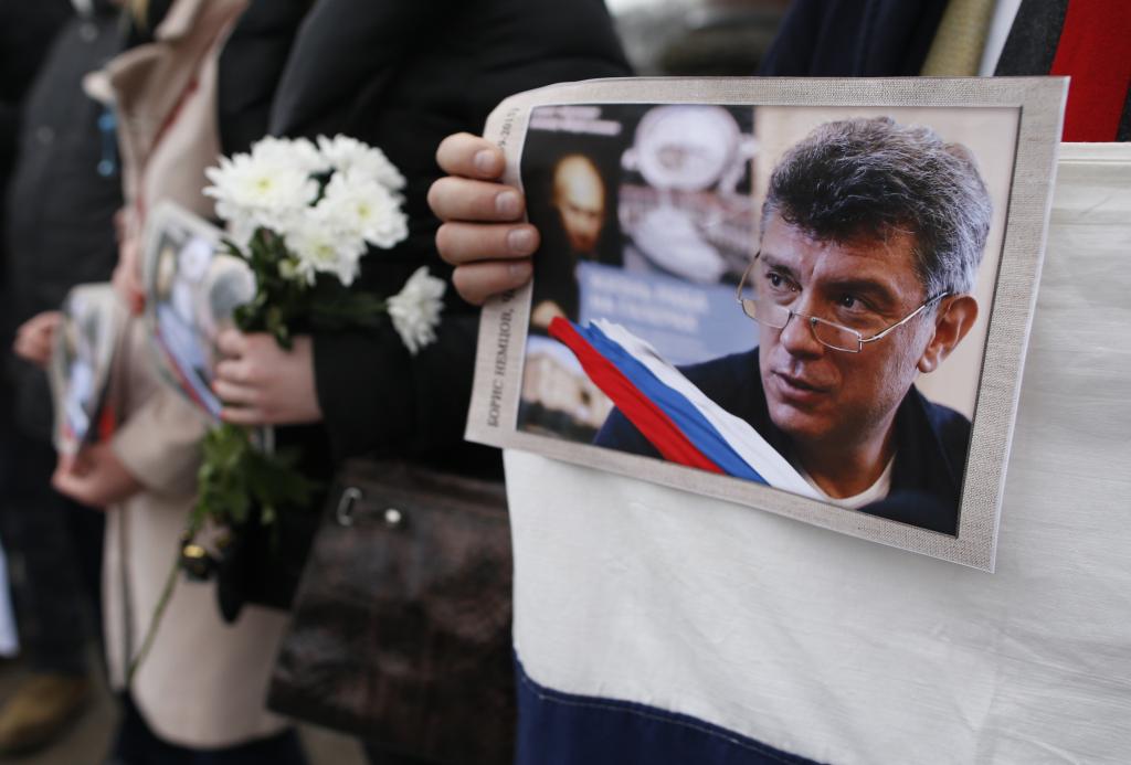Oλίγα άνθη από την Ελλάδα για τη δολοφονία Νεμτσόφ