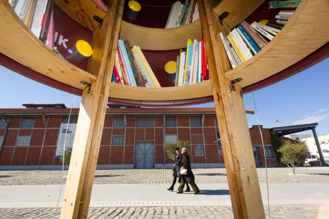 Θεσσαλονίκη: Μία δεξαμενή μούστου έγινε η πρώτη δημόσια ανταλλακτική βιβλιοθήκη