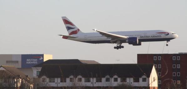 Σήμα κινδύνου από αεροσκάφος της British Airways που επέστρεψε στο Χίθροου