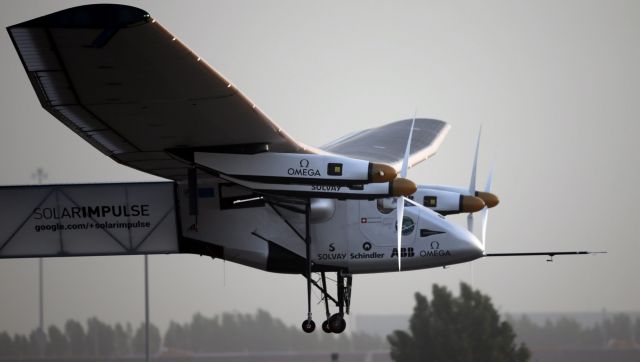 Ξεκίνησε το ιστορικό του ταξίδι για τον γύρο του κόσμου το ηλιακό αεροπλάνο Solar Impulse 2