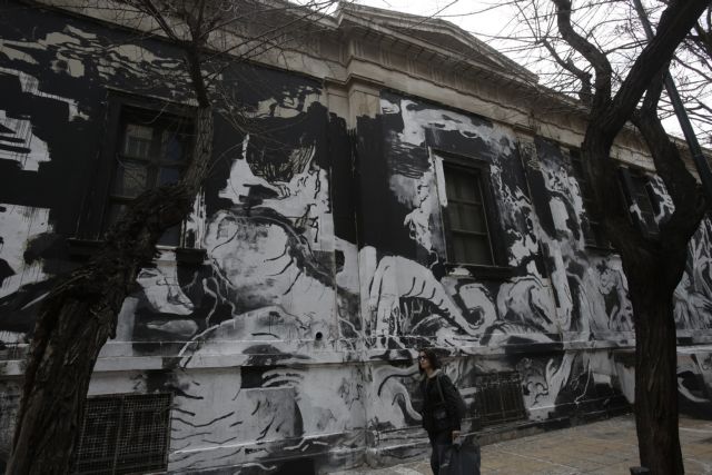 Υπερέβη τα όρια, λέει για το γκράφιτι στο Πολυτεχνείο το υπουργείο Παιδείας