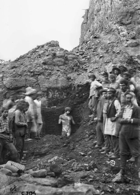 Για τον Αντίνοο