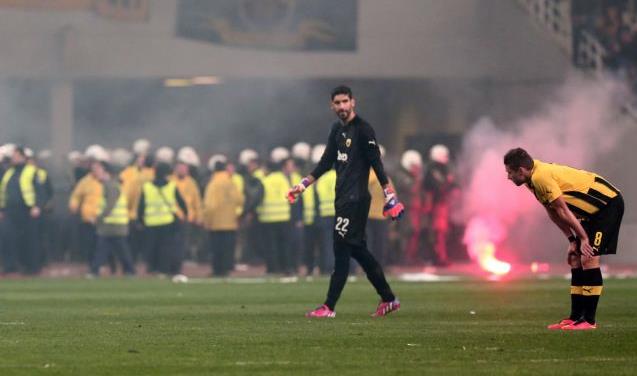 «Πόλεμο» στο ελληνικό ποδόσφαιρο βλέπουν τα ξένα ΜΜΕ