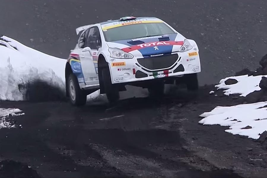 Ανάβαση με αγωνιστικό Peugeot 208 στο ηφαίστειο της Αίτνας