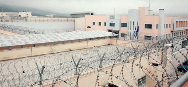 Τον Δ. Κουφοντίνα επισκέφτηκε η βουλευτής του ΣΥΡΙΖΑ Βάσω Λέβα