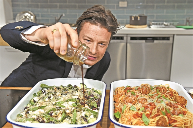 Γκρεμίζεται η αυτοκρατορία του Τζέιμι Ολιβερ