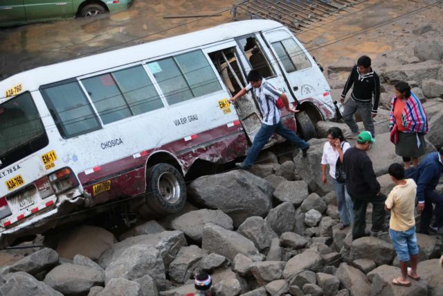 Νέα τραγωδία με λεωφορείο στο Περού, νεκροί 21 επιβάτες