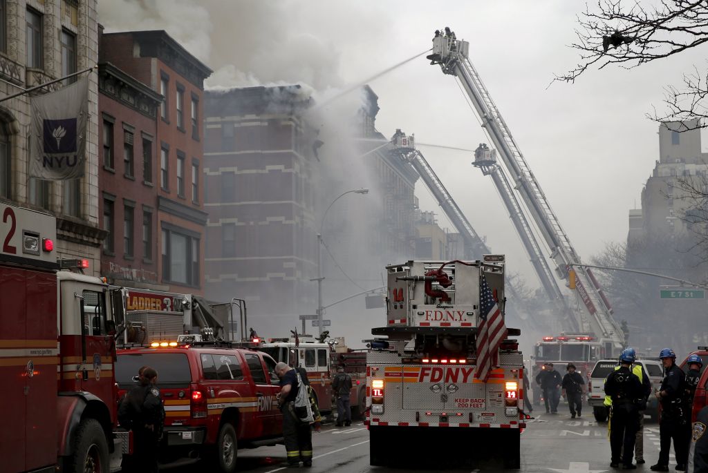 Δύο αγνοούμενοι και 25 τραυματίες από κατάρρευση κτιρίων στη Νέα Υόρκη