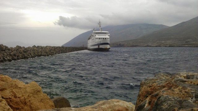 Στο λιμάνι της Κάσου το «Βιτσέντζος Κορνάρος» – τέλος η ταλαιπωρία για τους 227 επιβάτες