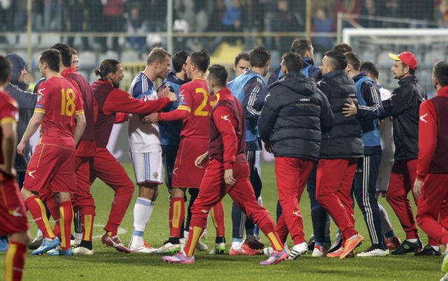 Διακόπηκε το παιχνίδι Μαυροβούνιο-Ρωσία | tanea.gr