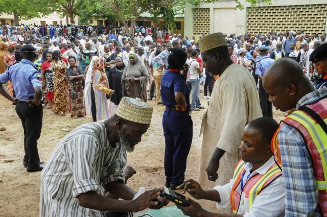 Νιγηρία: Επιθέσεις της Μπόκο Χαράμ με όπλα και βόμβες κατά των πολιτών που προσέρχονται στις κάλπες
