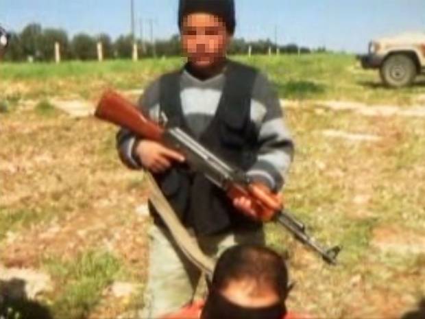 Εφηβοι τζιχαντιστές πρωταγωνιστούν στο τελευταίο βίντεο φρίκης του Ισλαμικού Κράτους
