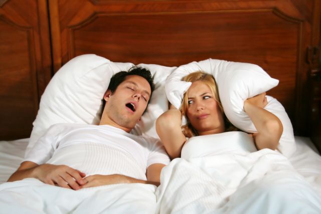 Το δυνατό ροχαλητό και τα προβλήματα αναπνοής στον ύπνο, μπορεί να αποτελούν σημάδια πρόωρης άνοιας