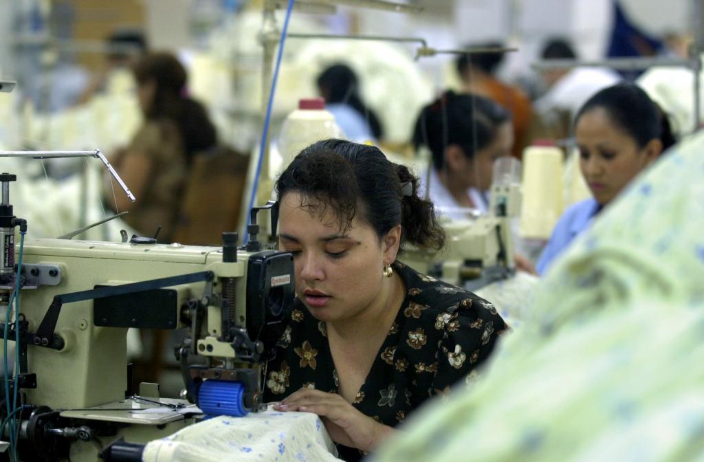 ΟΗΕ: Οι εργαζόμενες γυναίκες παραμένουν κακοπληρωμένες και απροστάτευτες