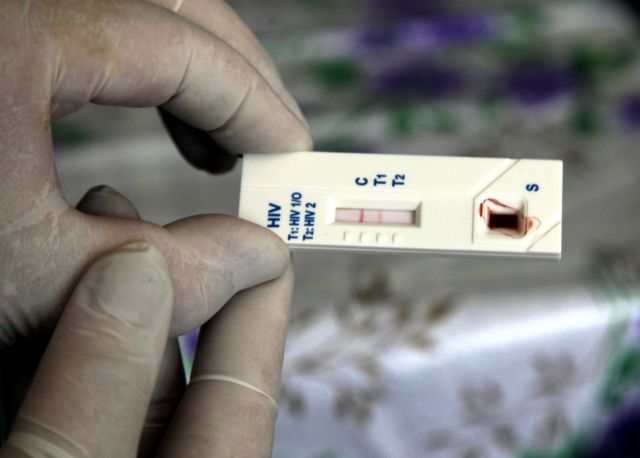 Αυτόματα τεστ διάγνωσης του ιού του AIDS μέσω Διαδικτύου