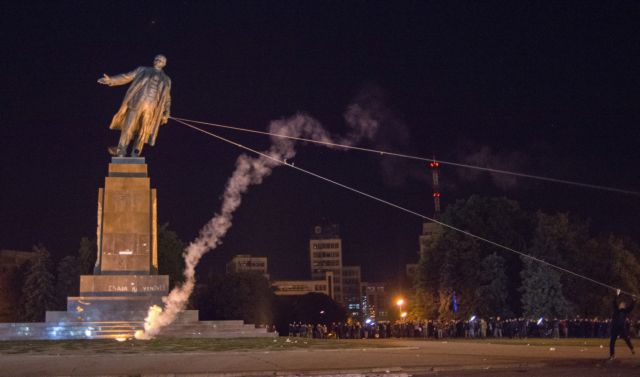 Γκρέμισμα αγαλμάτων του Λένιν στην ανατολική Ουκρανία