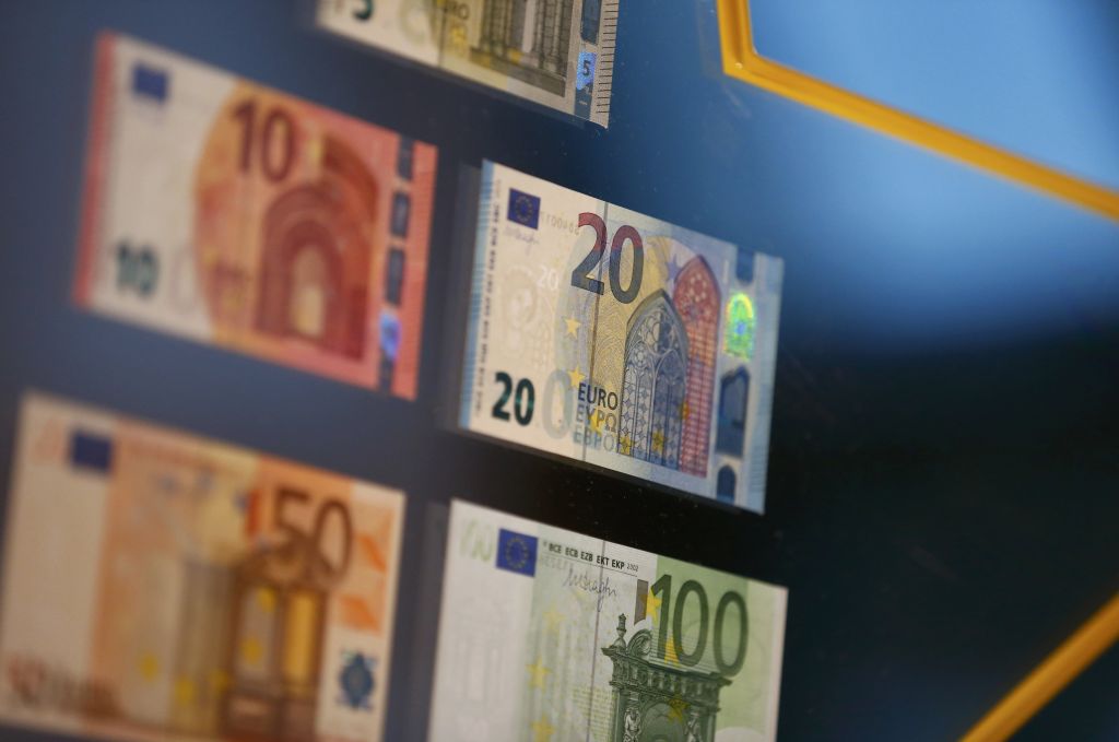 Reuters: Η ΕΚΤ εξετάζει σενάρια πληρωμής μισθών στην Ελλάδα με υποσχετικές
