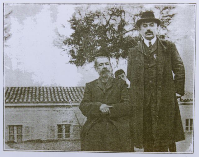 Στη Δεξαμενή, το 1908