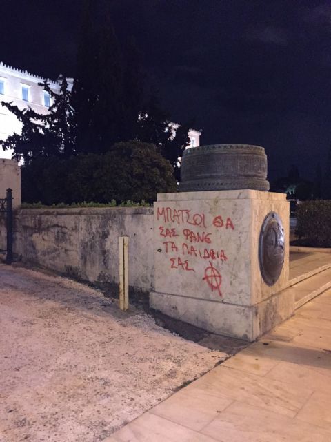 [Μικροπολιτικός] Οι νύχτες φωτιάς στην Αθήνα και το επαναστατικό ημερολόγιο
