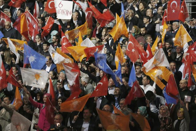 Τουρκία: Πτώση των ποσοστών του κυβερνώντος AKP στις εκλογές του Ιουνίου, σύμφωνα με δημοσκοπήσεις
