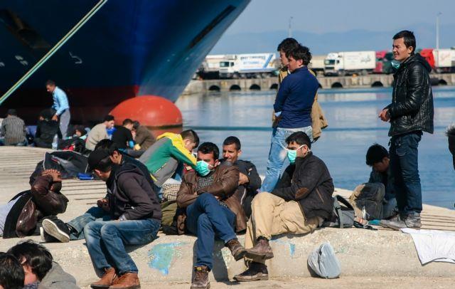 Λύση για το μεταναστευτικό αναζητούν από κοινού κυβέρνηση και περιφέρειες