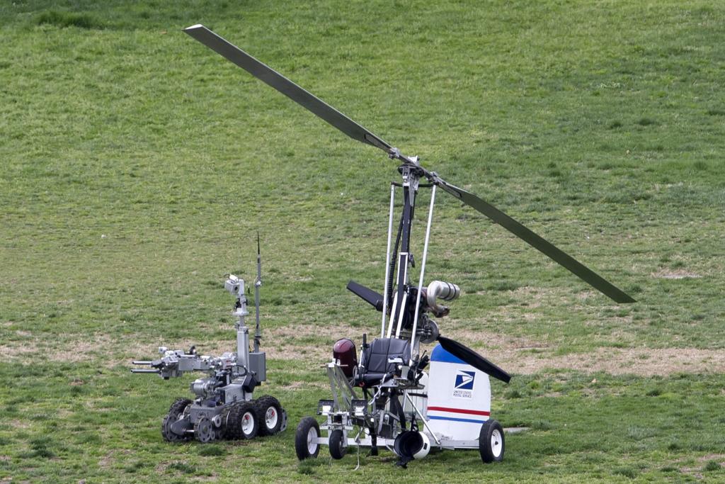 Ενα μικρό ελικόπτερο προσγειώθηκε στον κήπο του Καπιτωλίου, συνελήφθη ο πιλότος