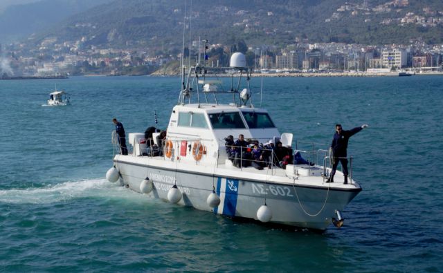 Περισσότεροι από 400 παράνομοι μετανάστες-πρόσφυγες έφτασαν την Παρασκευή σε ελληνικά νησιά