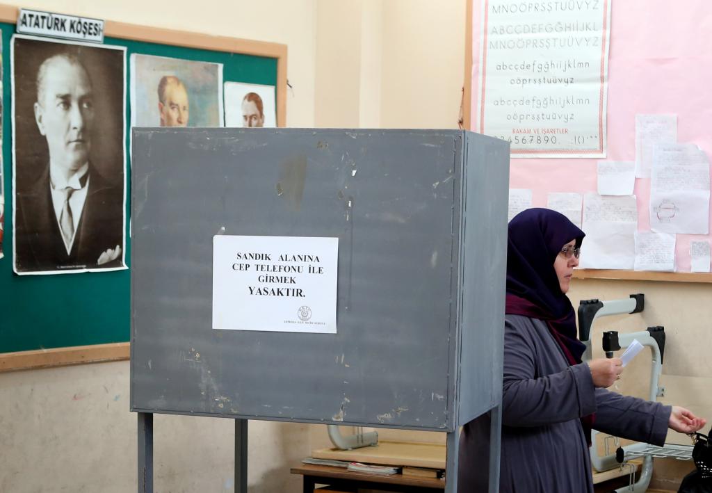 Ο Μουσταφά Ακιντζί θα περάσει στον δεύτερο γύρο των «εκλογών» στο ψευδοκράτος των τουρκοκυπρίων