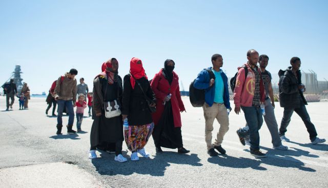 Σικελία: 220 μετανάστες αποβιβάστηκαν στο λιμάνι της Κατάνης