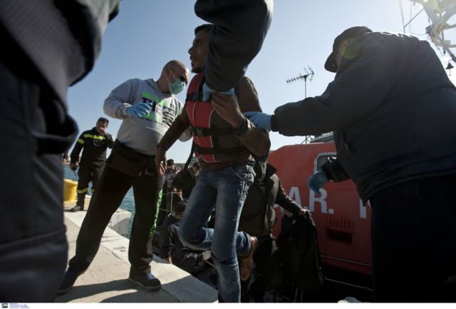 Σχεδόν 600 οι παράνομοι μετανάστες-πρόσφυγες που έφτασαν την Τρίτη σε έξι ελληνικά νησιά