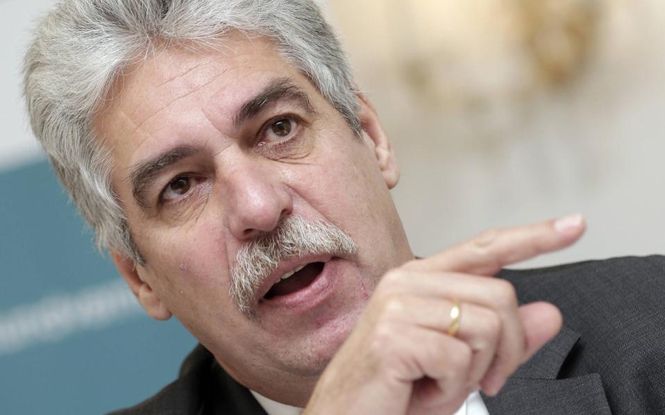 «Πού θα βρείτε χρήματα για να κάνετε επαναπροσλήψεις;» ρωτάει την Αθήνα ο αυστριακός υπουργός Οικονομικών
