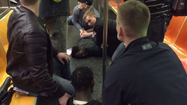 Νέα Υόρκη: «Ηρωες» τέσσερις σουηδοί αστυνομικοί που σταμάτησαν αιματηρό καβγά στο Μετρό